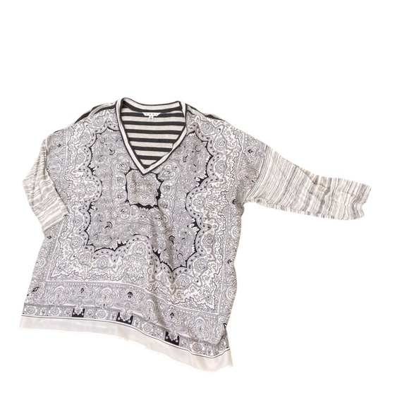 Cabi black & white mixed print v neck silk/viscose top high low hem 3/4 sleeve - Picture 5 of 13
